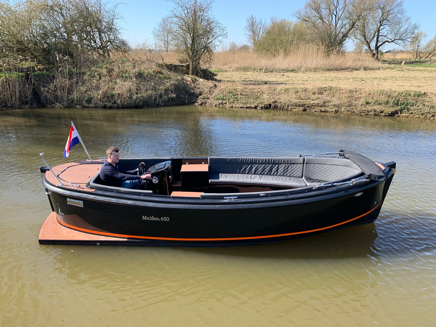 The Maxima 650 Flying Lounge - Base Boat Build from