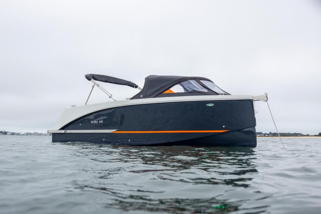 The New Maxima 640 - Base Boat Build from