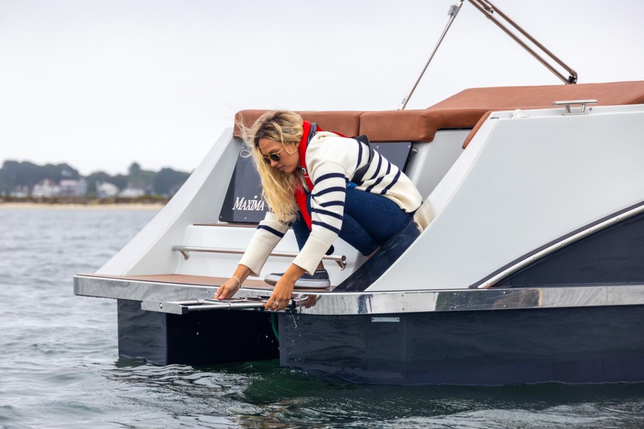 The New Maxima 640 - Base Boat Build from