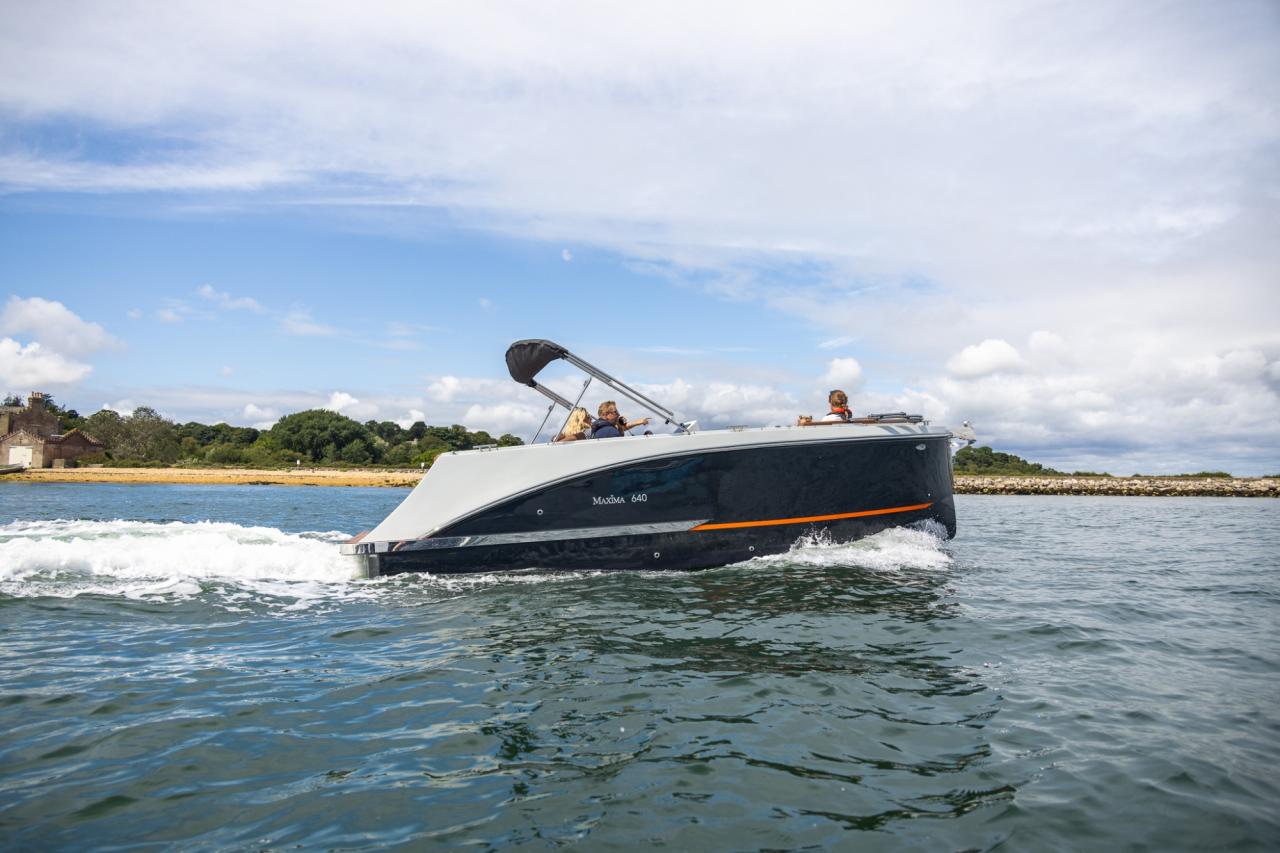 The New Maxima 640 - Base Boat Build from