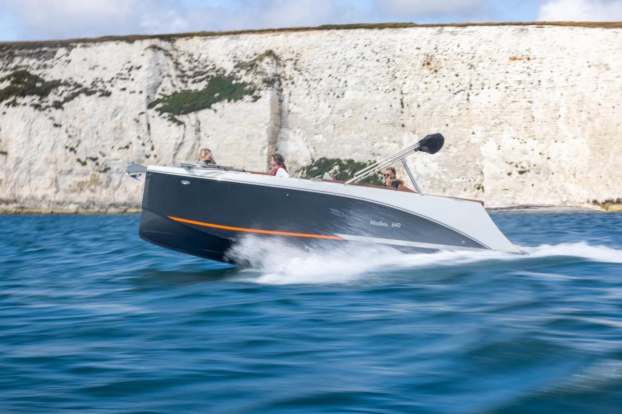 The New Maxima 640 - Base Boat Build from