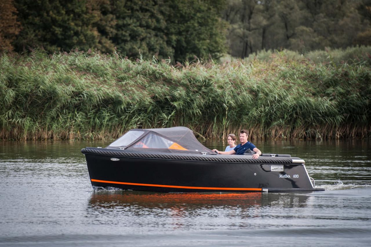 The Maxima 600 - Base Boat Build from