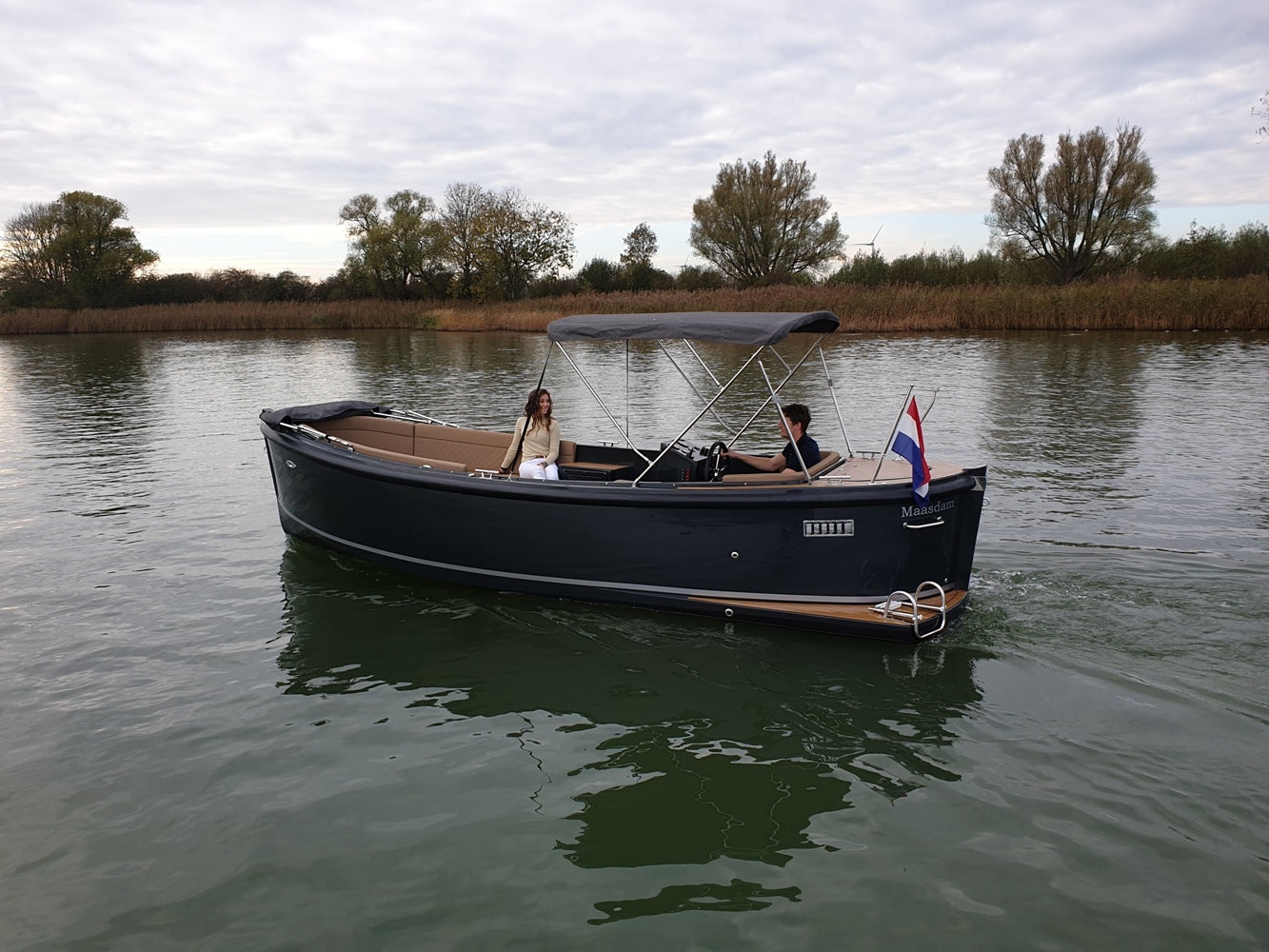 The Maxima 650 Flying Lounge - Base Boat Build from