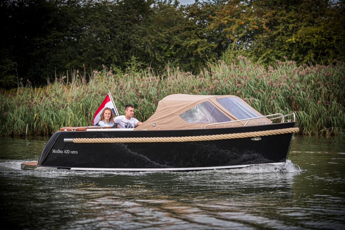 The Maxima 620 Retro MC - Base Boat Build from