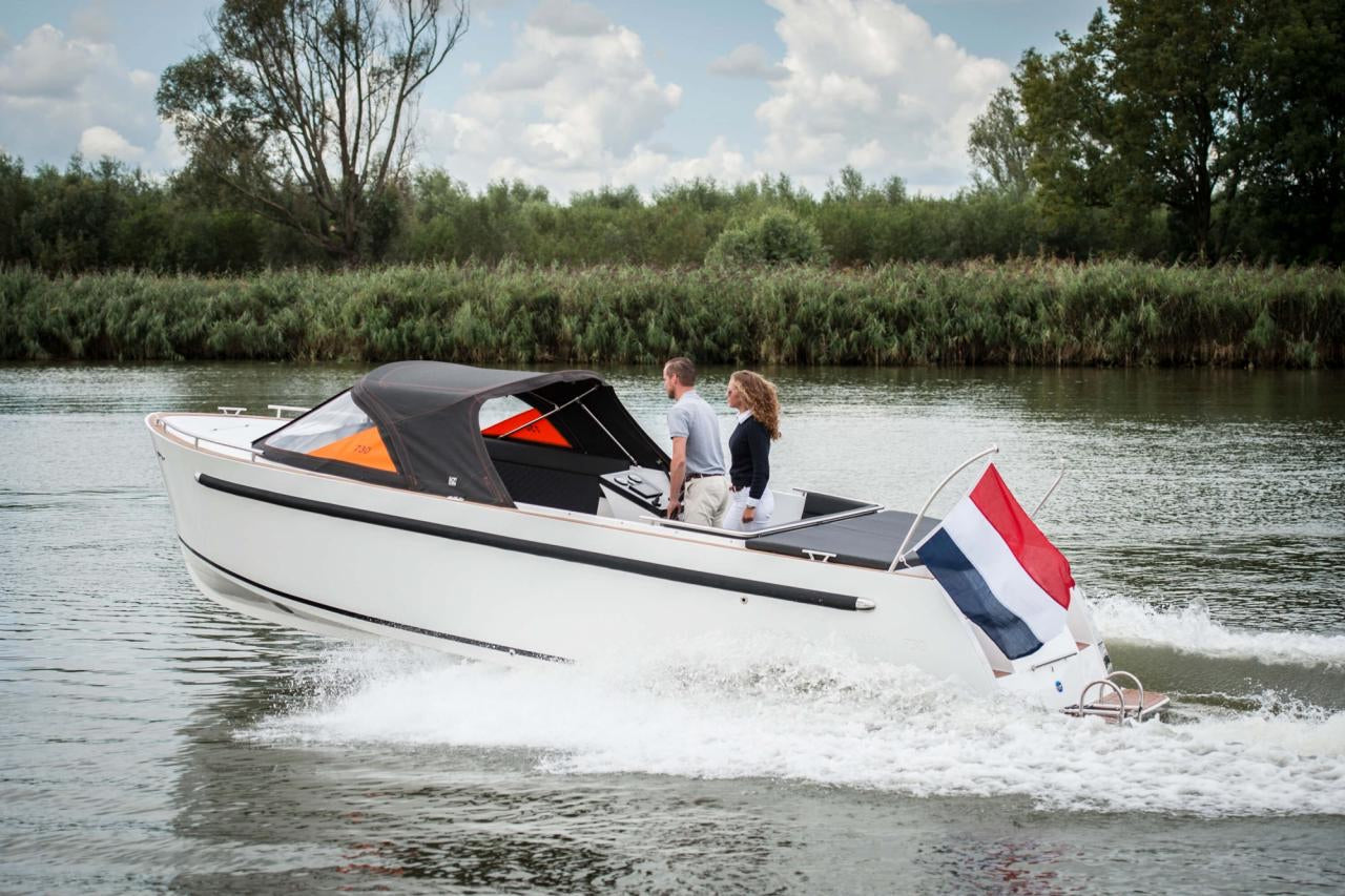 The Maxima 730 - Base Boat Build from