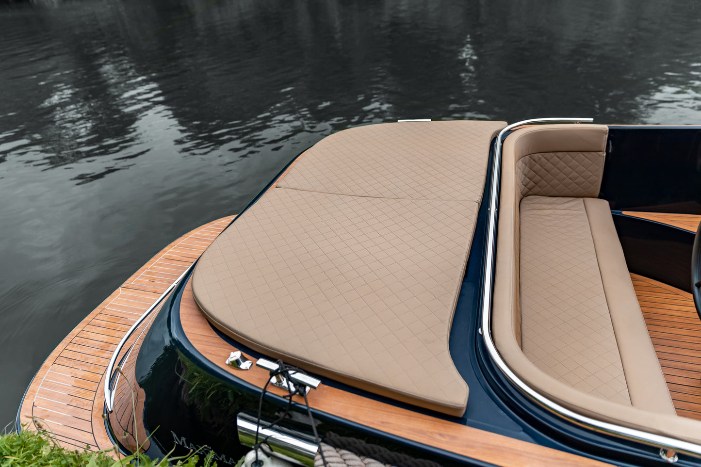 The Maxima 720 Retro - Base Boat Build from