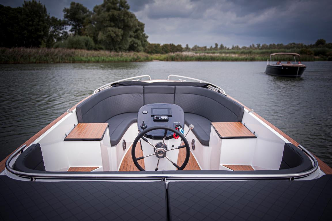 The Maxima 720 Retro - Base Boat Build from