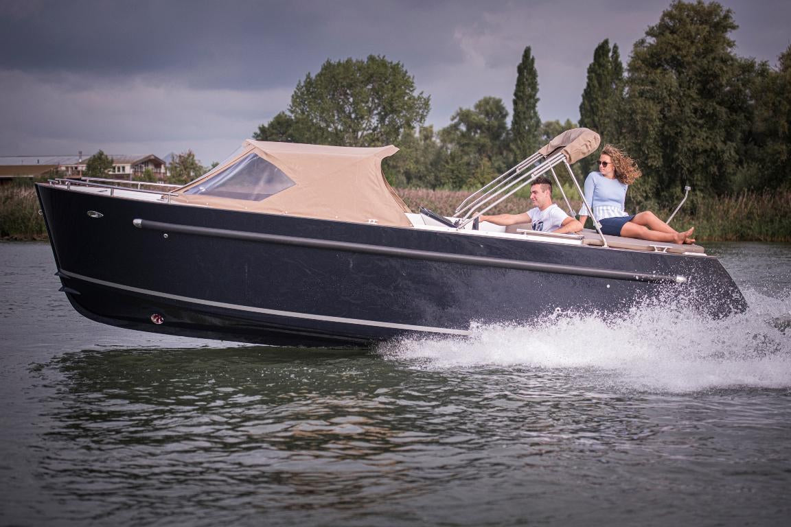 The Maxima 730 - Base Boat Build from