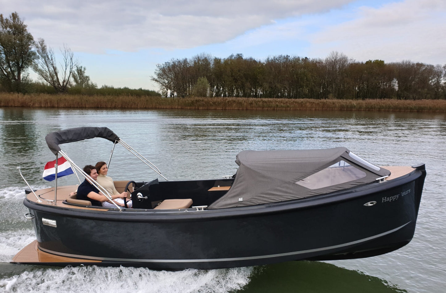 The Maxima 650 Flying Lounge - Base Boat Build from