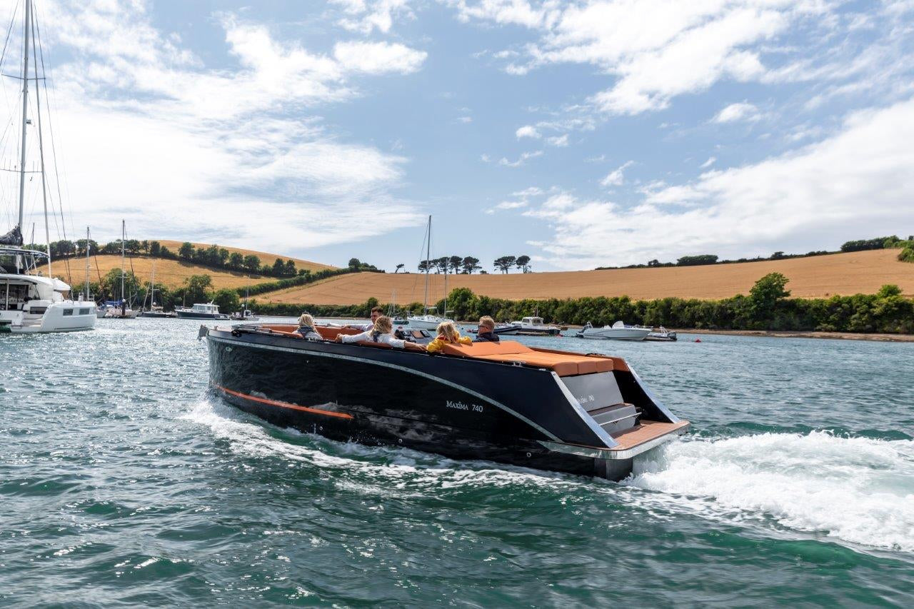 The Maxima 740 - Base Boat Build from