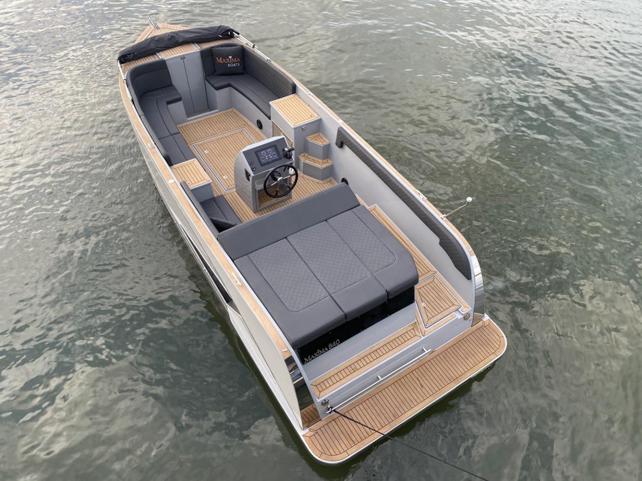 The Maxima 840 - Base Boat Build from