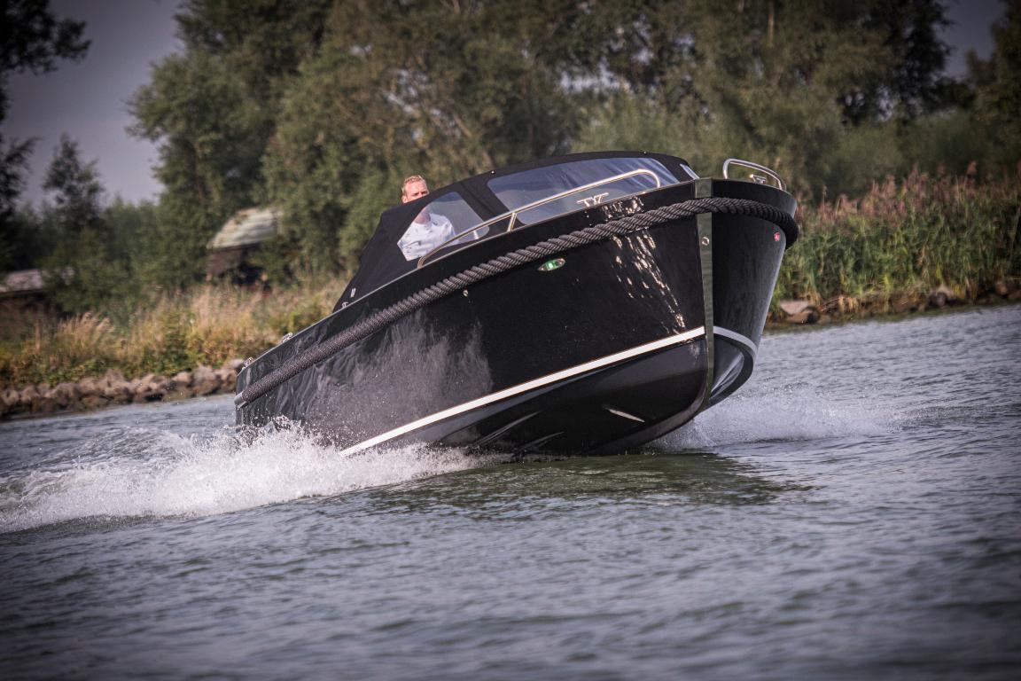 The Maxima 720 Retro - Base Boat Build from