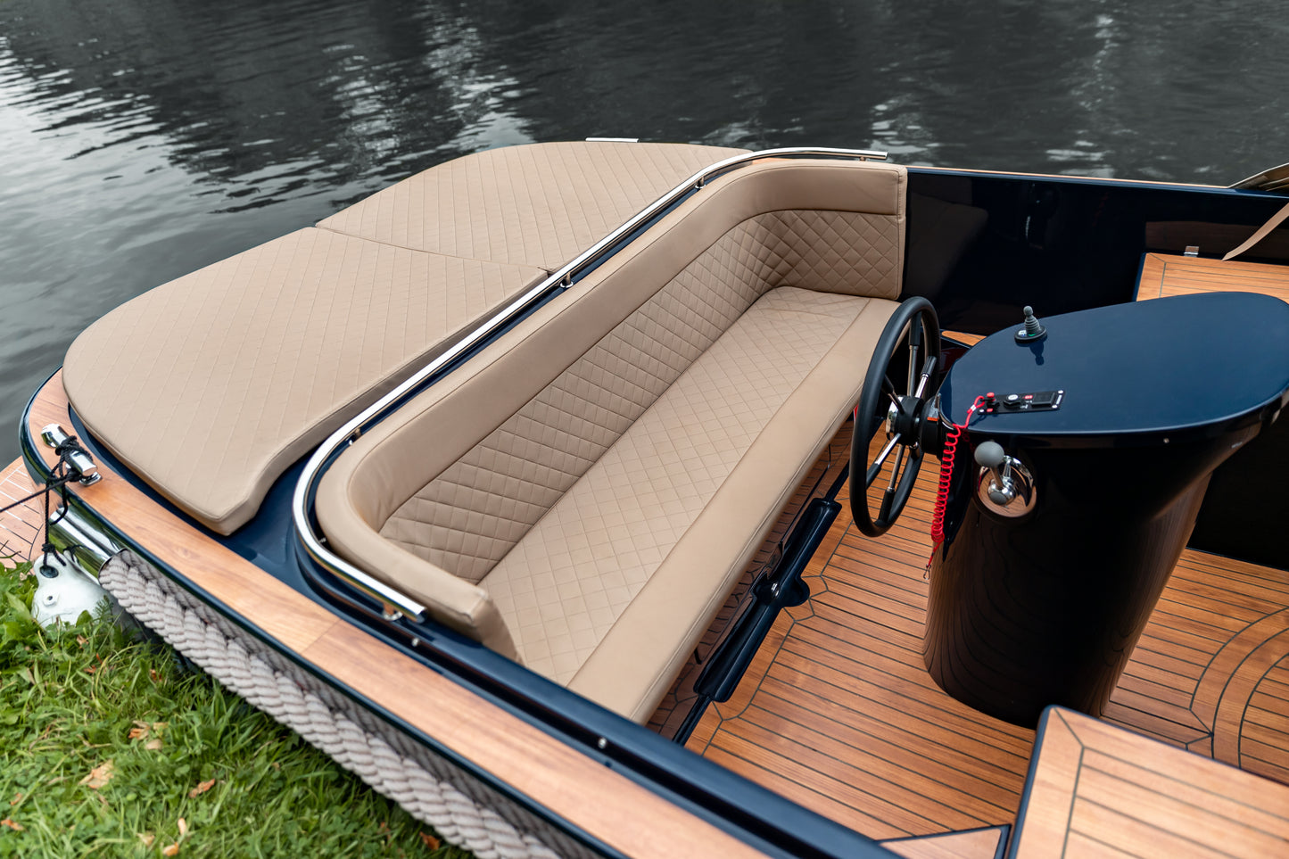 The Maxima 720 Retro - Base Boat Build from