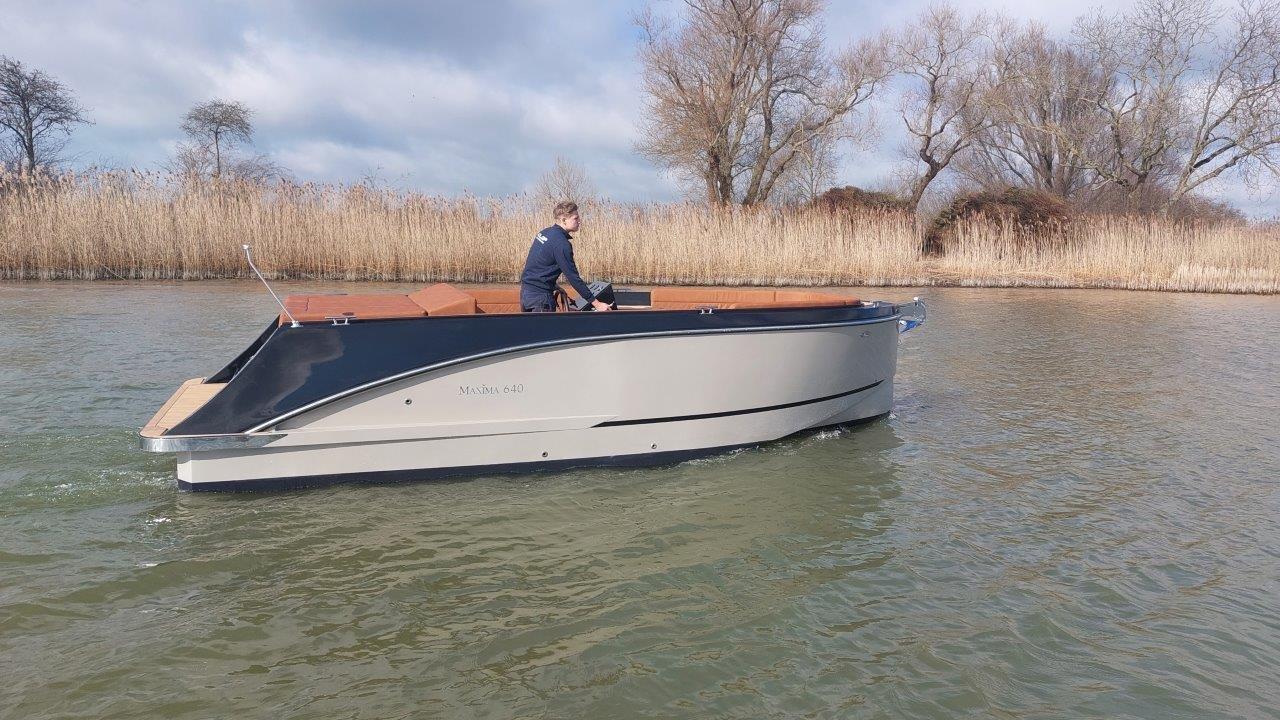 The New Maxima 640 - Base Boat Build from