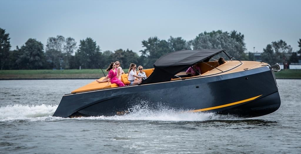 The New Maxima 35 - Base Boat Build from