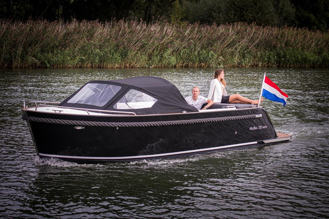 The Maxima 720 Retro - Base Boat Build from