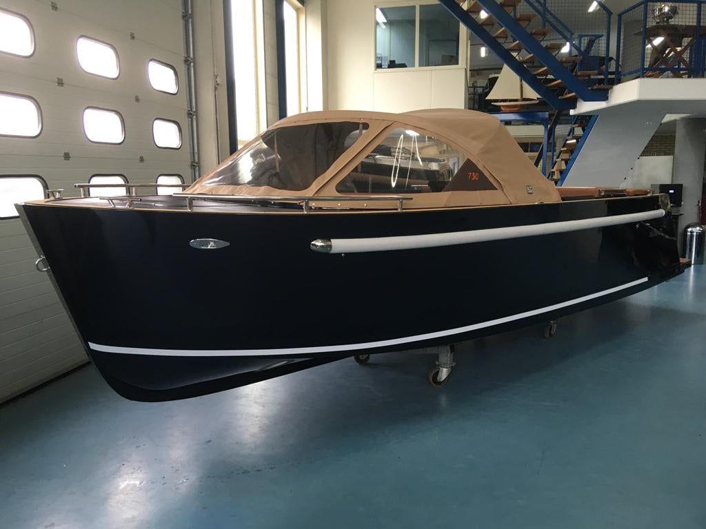 The Maxima 730 - Base Boat Build from