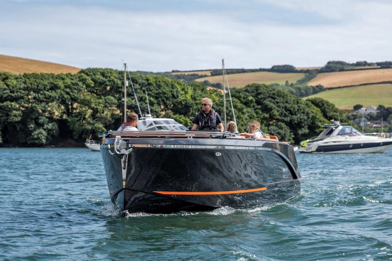 The Maxima 740 - Base Boat Build from