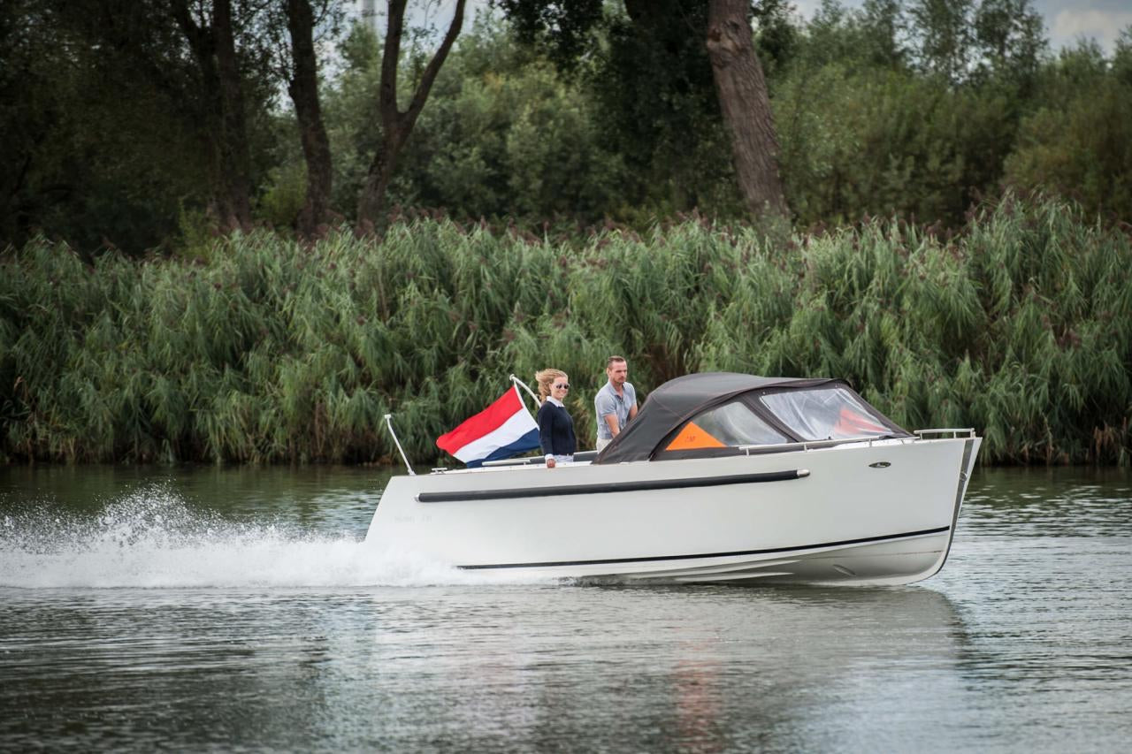 The Maxima 730 - Base Boat Build from