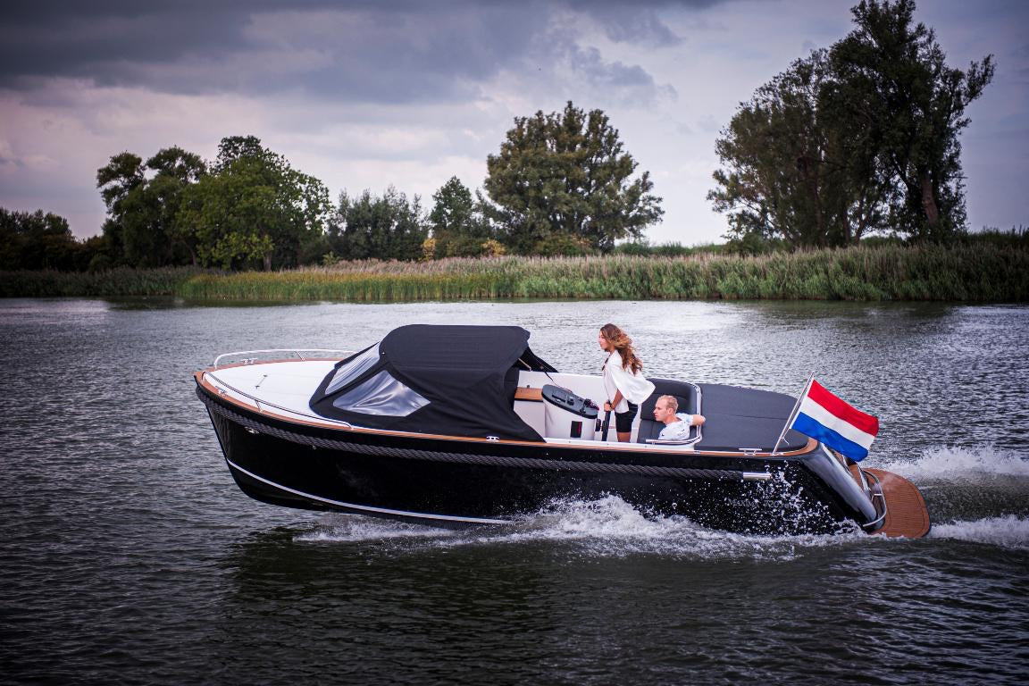 The Maxima 720 Retro - Base Boat Build from