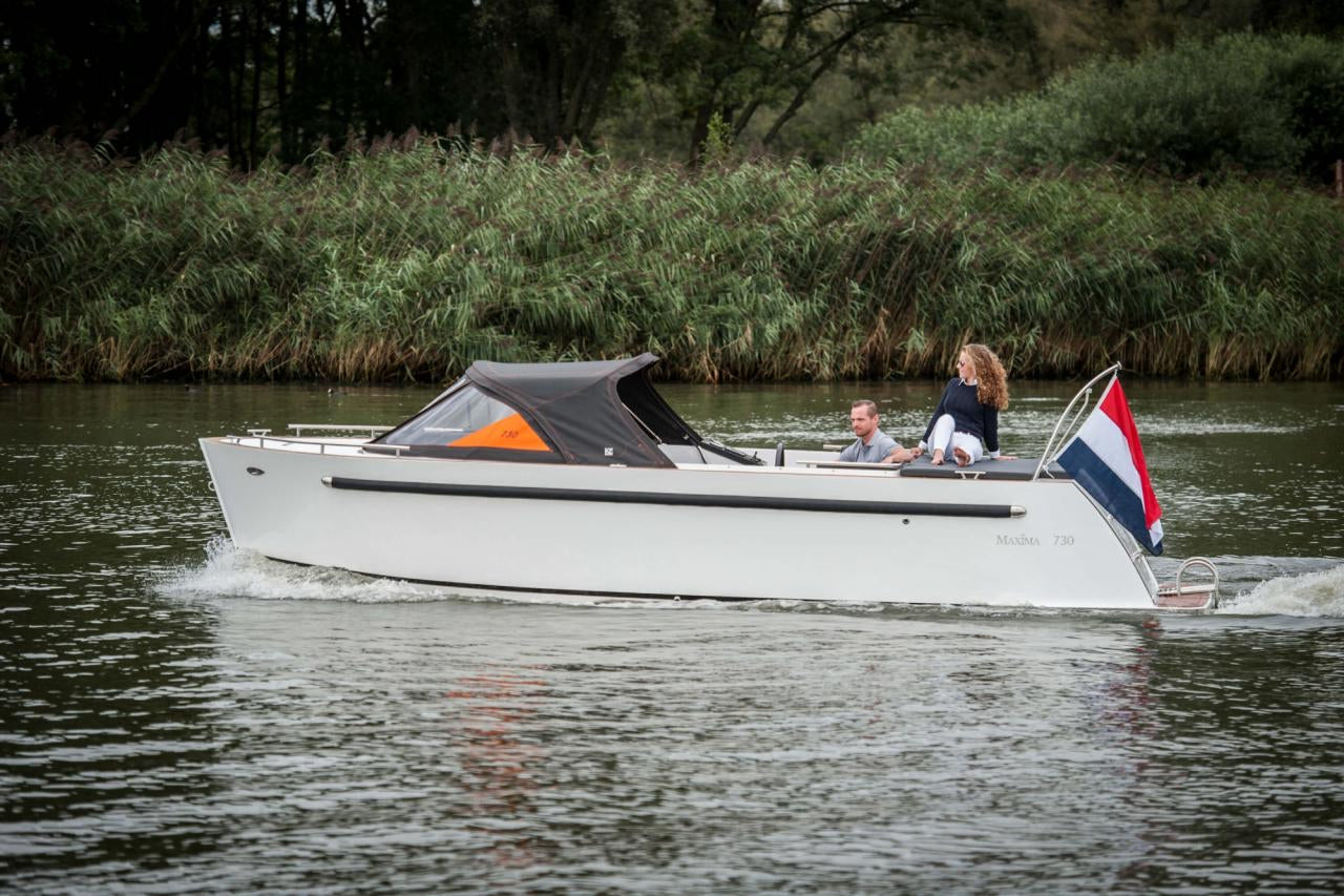 The Maxima 730 - Base Boat Build from