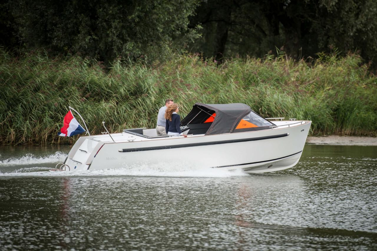 The Maxima 730 - Base Boat Build from