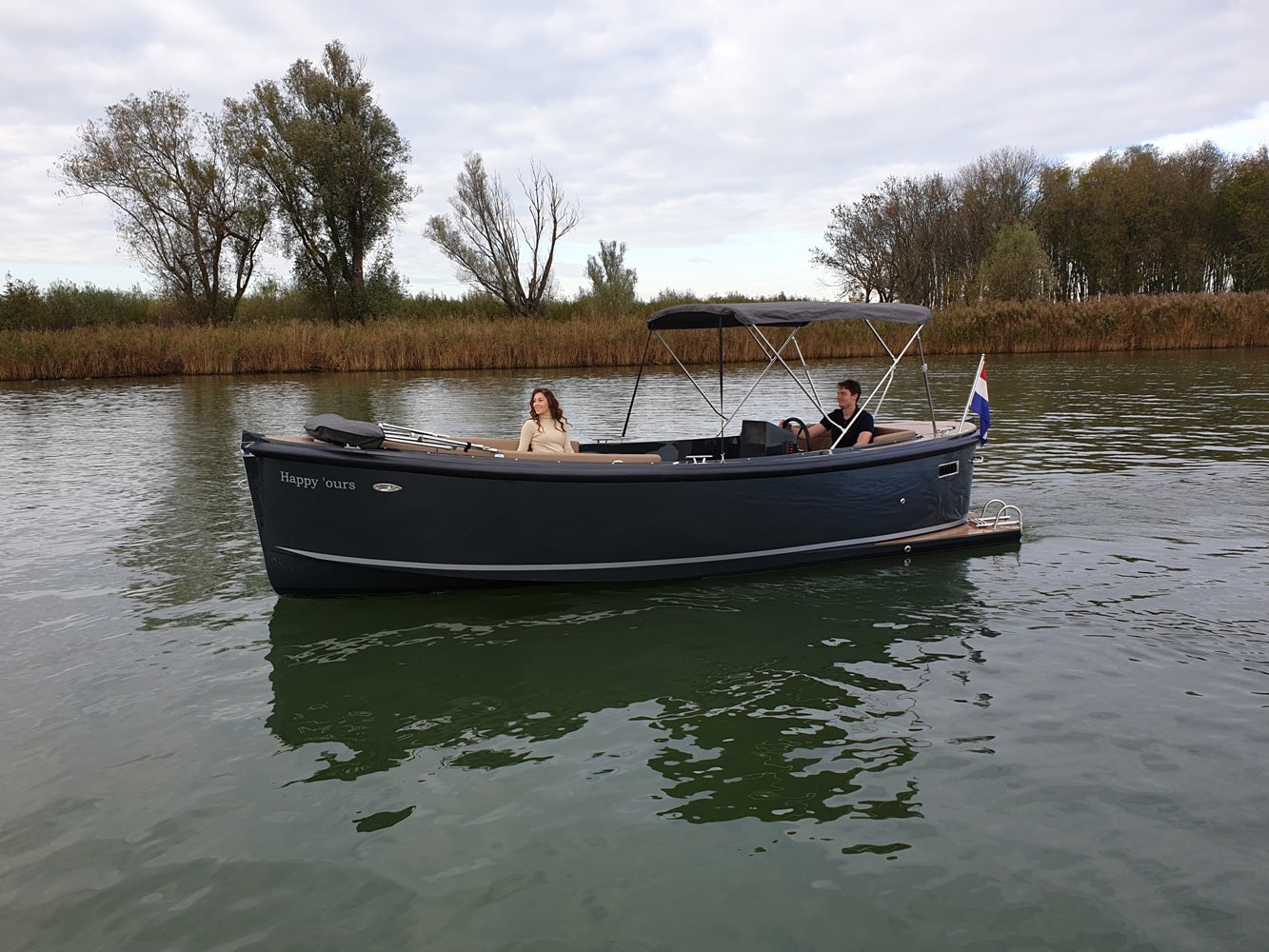 The Maxima 650 Flying Lounge - Base Boat Build from