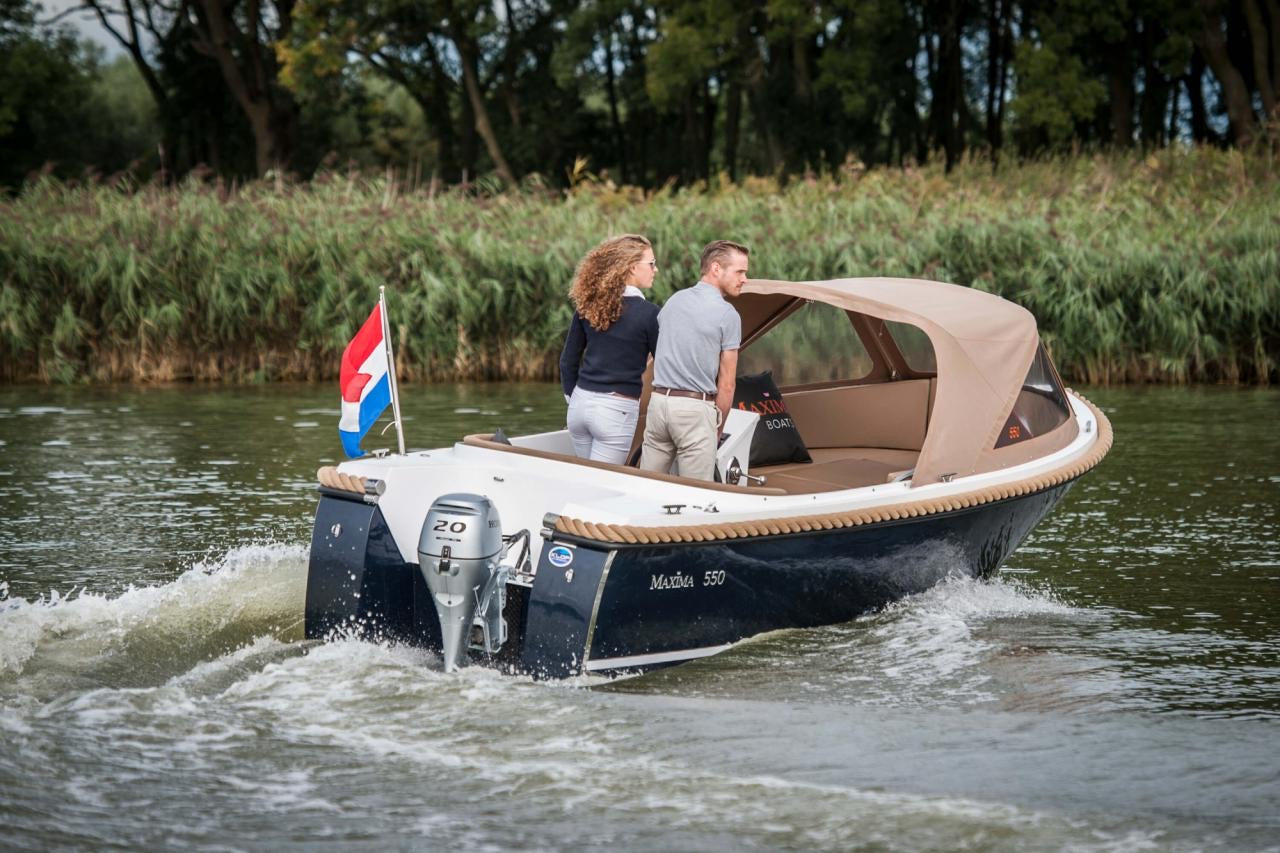 The Maxima 550 - Base Boat Build from