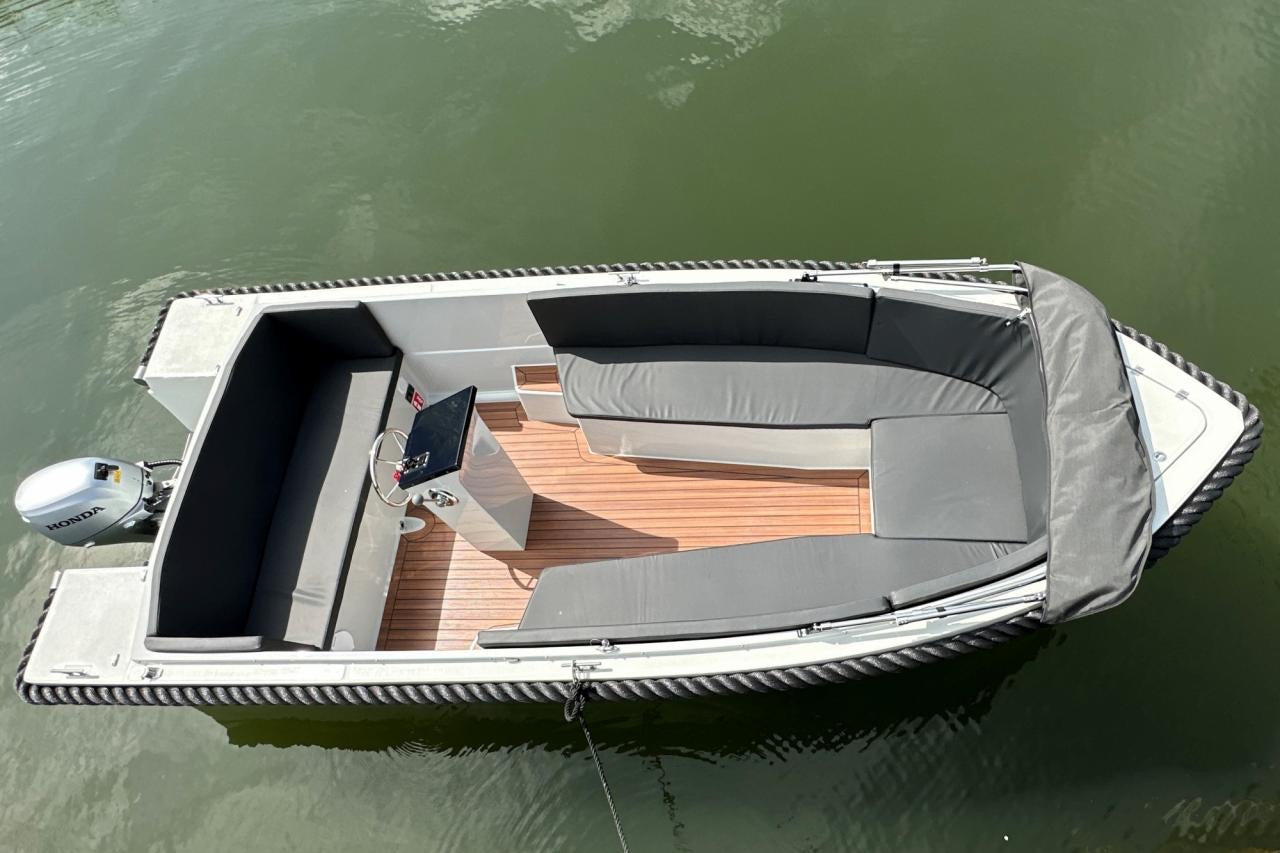 The Maxima 490 - Base Boat Build from