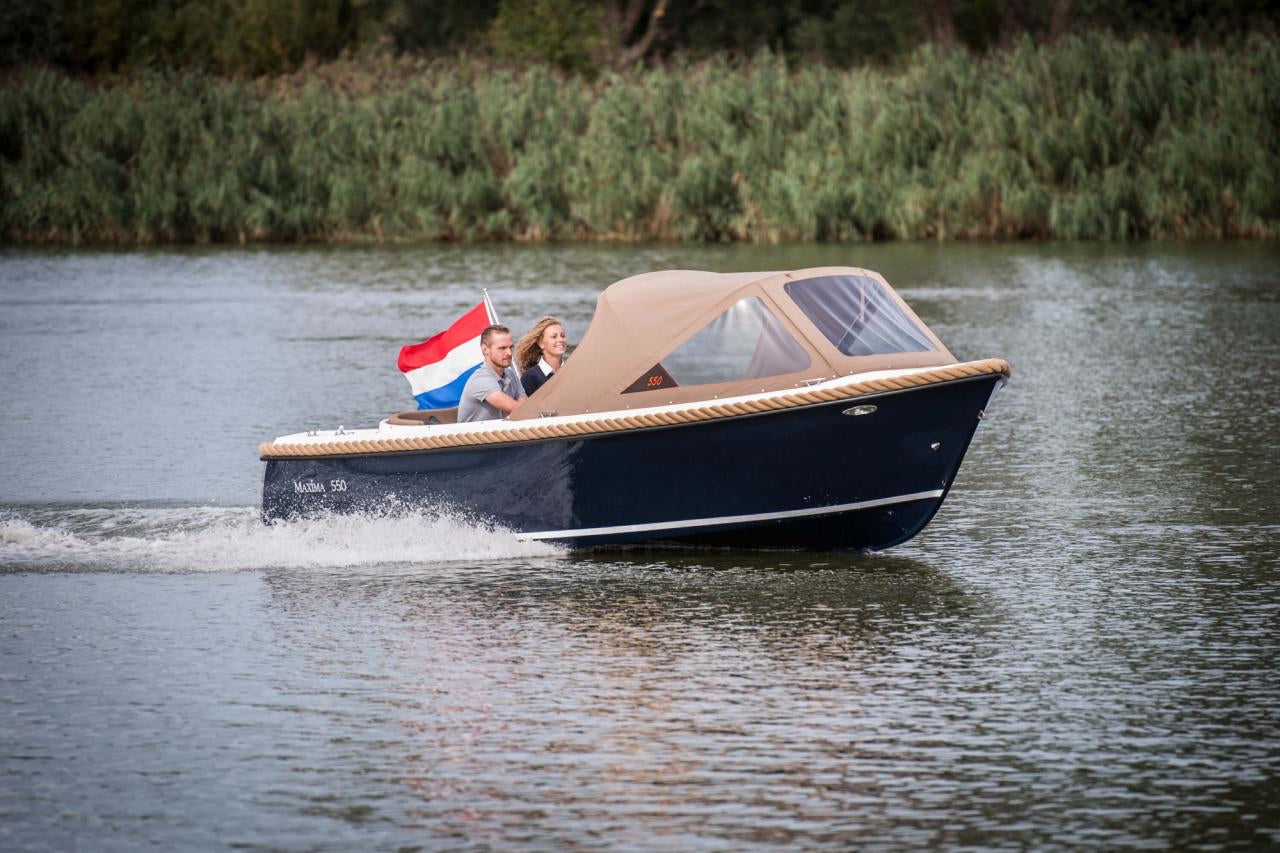 The Maxima 550 - Base Boat Build from