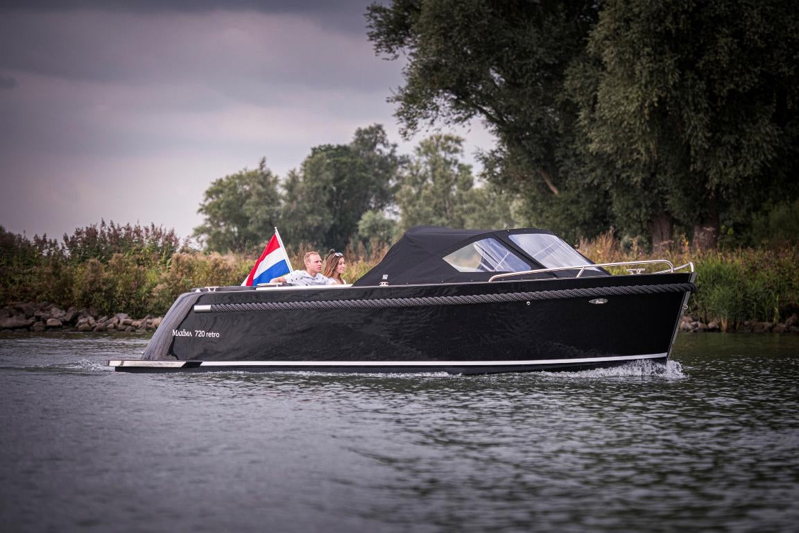 The Maxima 720 Retro - Base Boat Build from