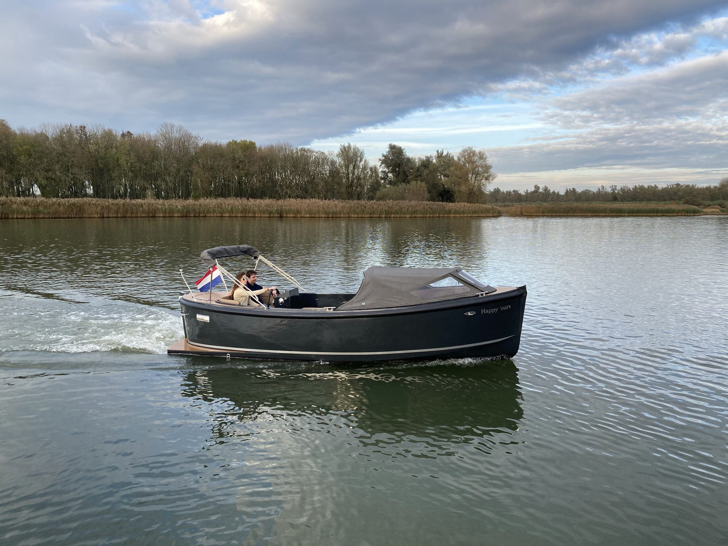 The Maxima 650 Flying Lounge - Base Boat Build from