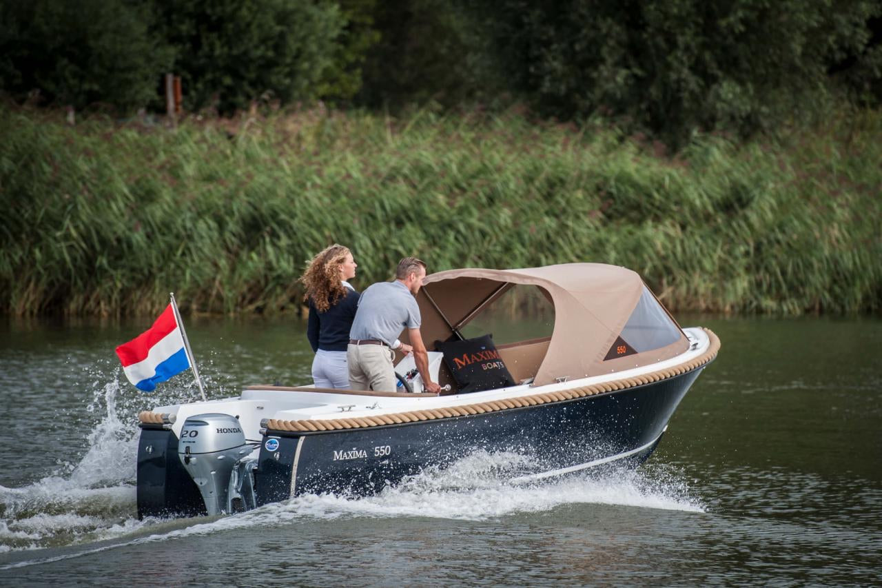 The Maxima 550 - Base Boat Build from