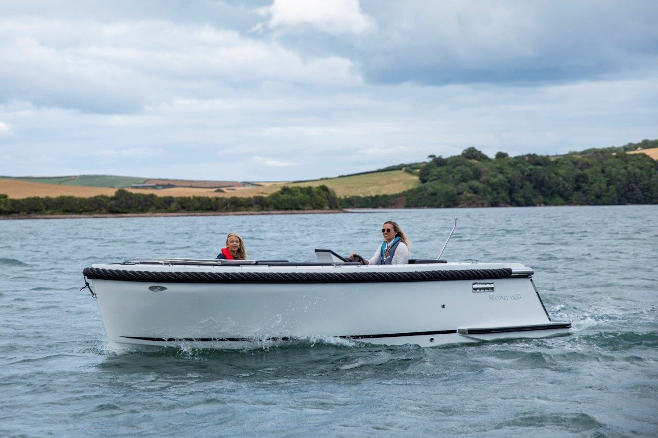 The Maxima 600 - Base Boat Build from