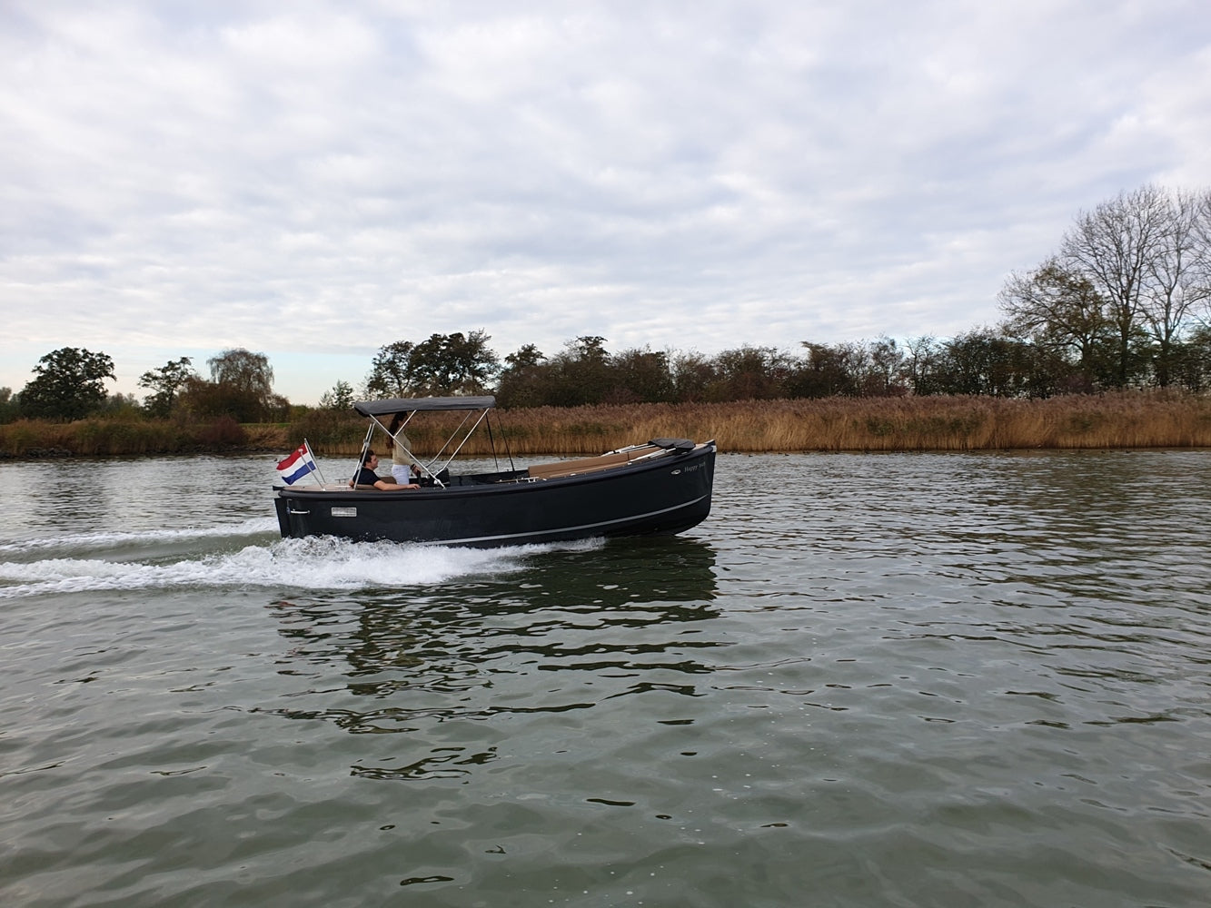 The Maxima 650 Flying Lounge - Base Boat Build from