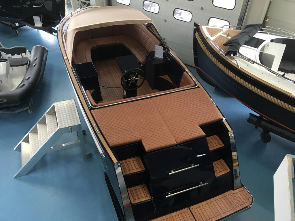 The Maxima 730 - Base Boat Build from