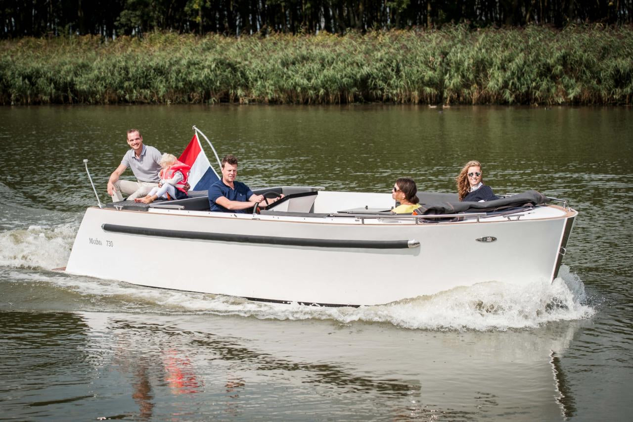 The Maxima 730 - Base Boat Build from