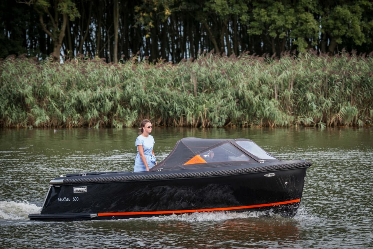 The Maxima 600 - Base Boat Build from