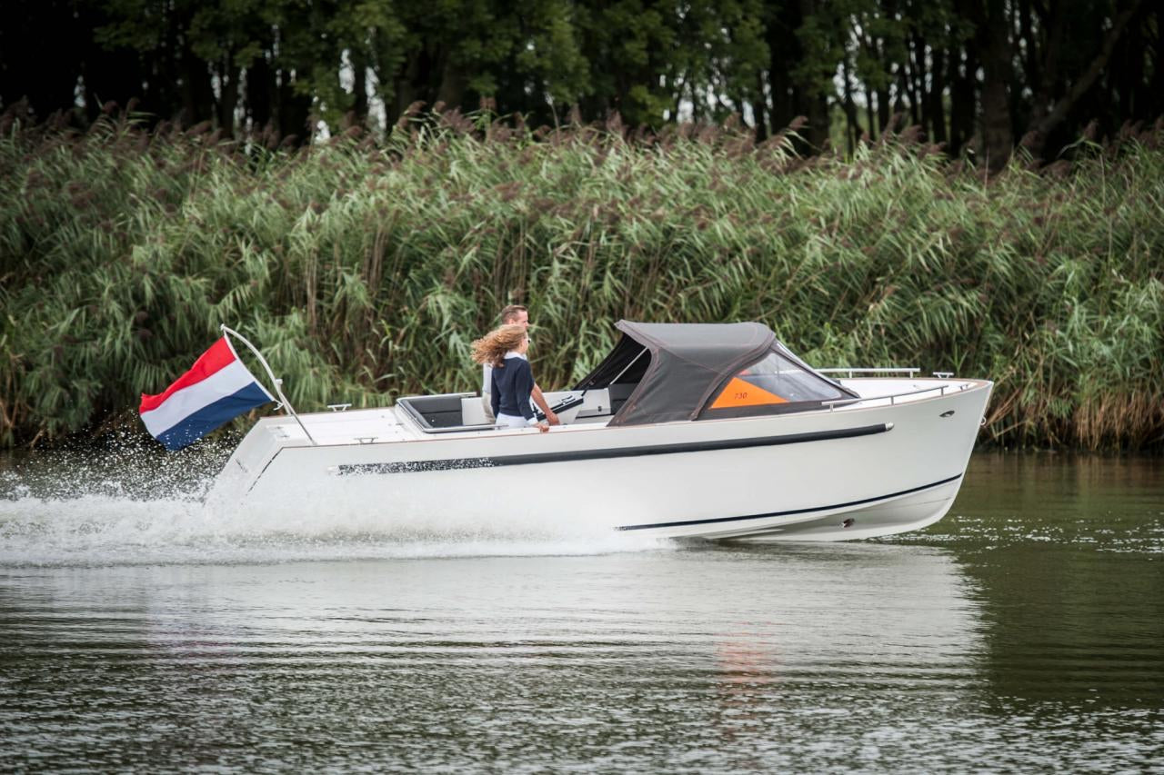 The Maxima 730 - Base Boat Build from