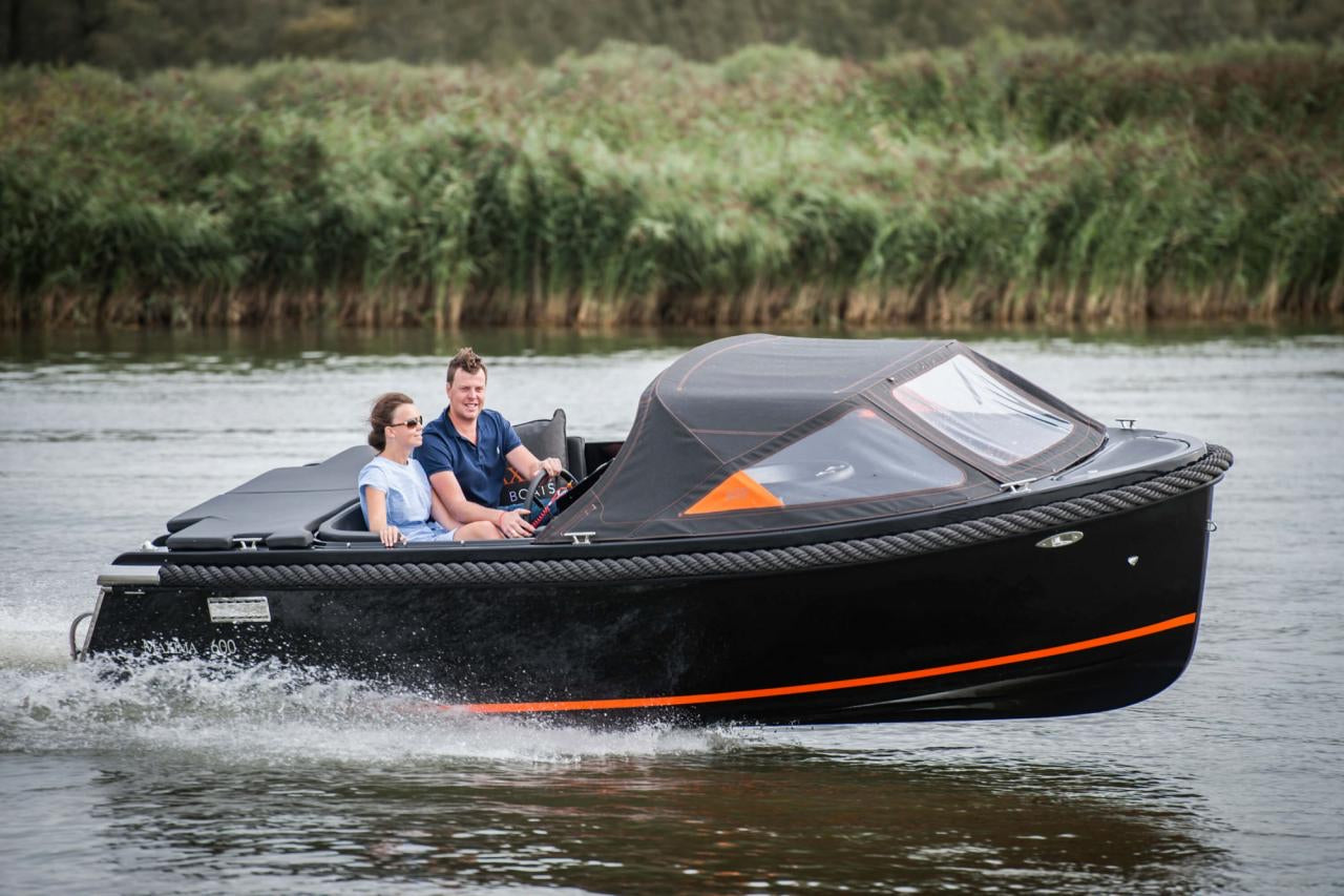 The Maxima 600 - Base Boat Build from