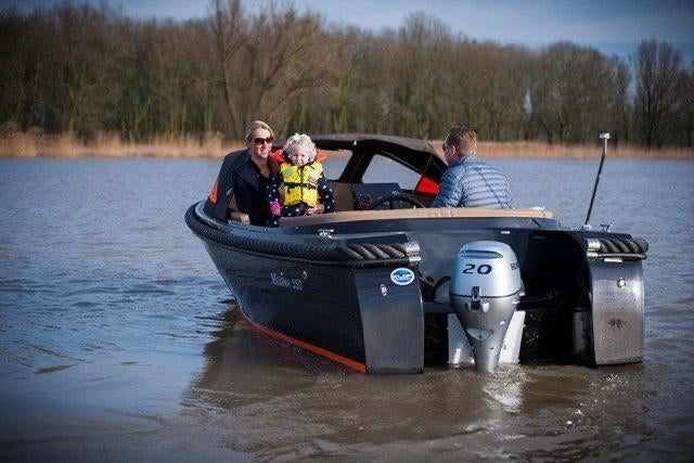 The Maxima 550 - Base Boat Build from