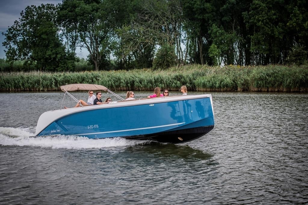 The Maxima 840 - Base Boat Build from