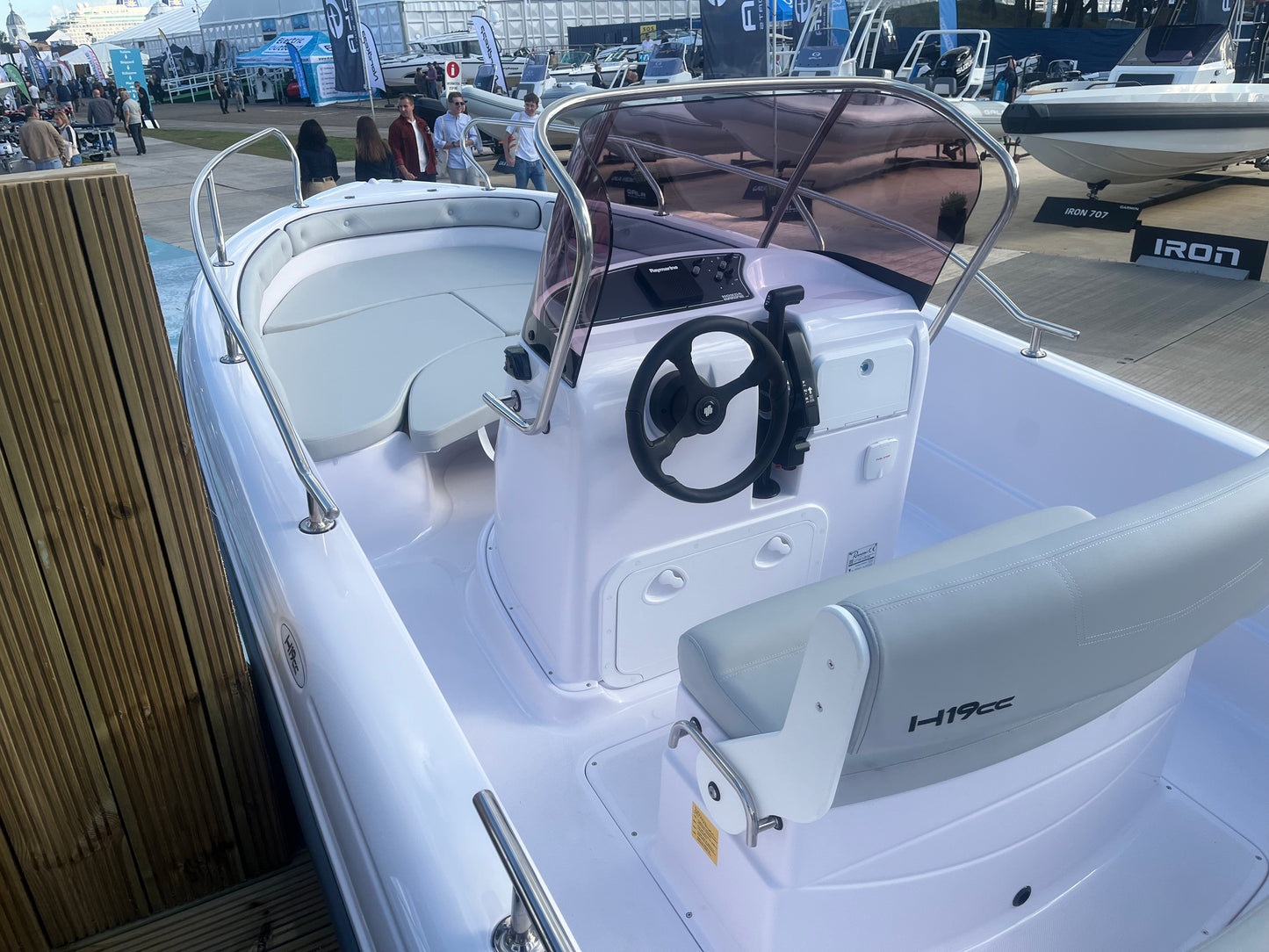 Ranieri 4XC19 H19cc Open Line Sports Boat Powered by Honda BF100 VTEC 100hp