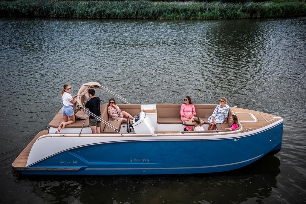 The Maxima 840 - Base Boat Build from