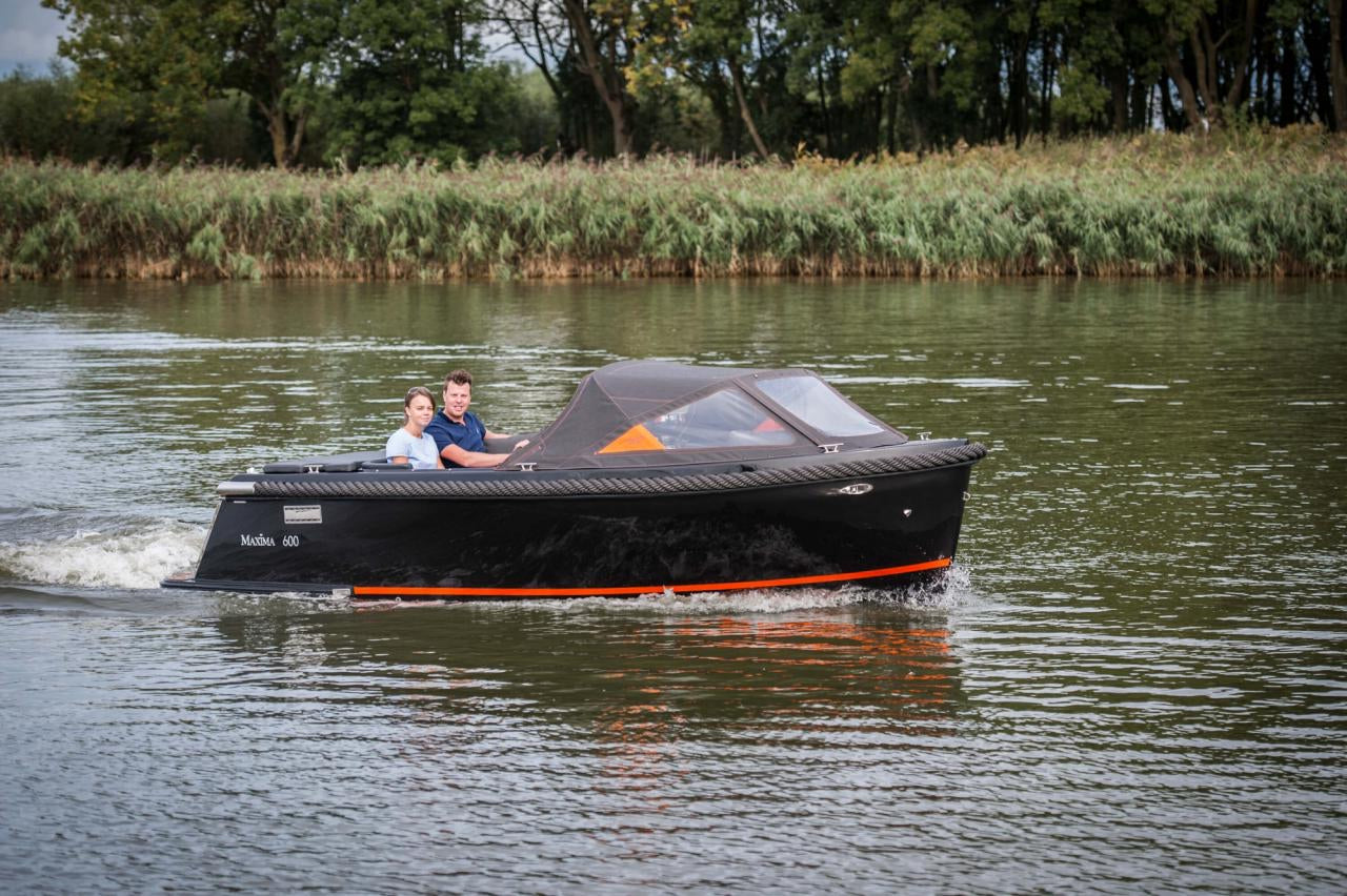 The Maxima 600 - Base Boat Build from