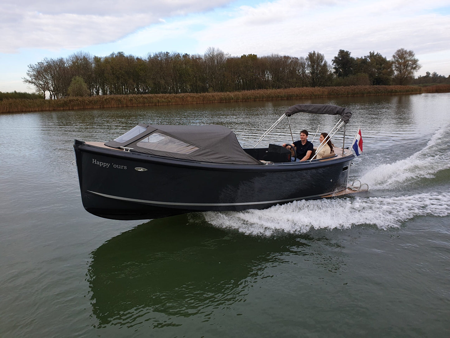 The Maxima 650 Flying Lounge - Base Boat Build from