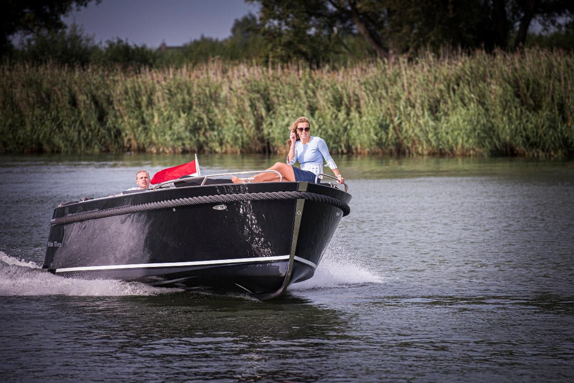 The Maxima 720 Retro - Base Boat Build from