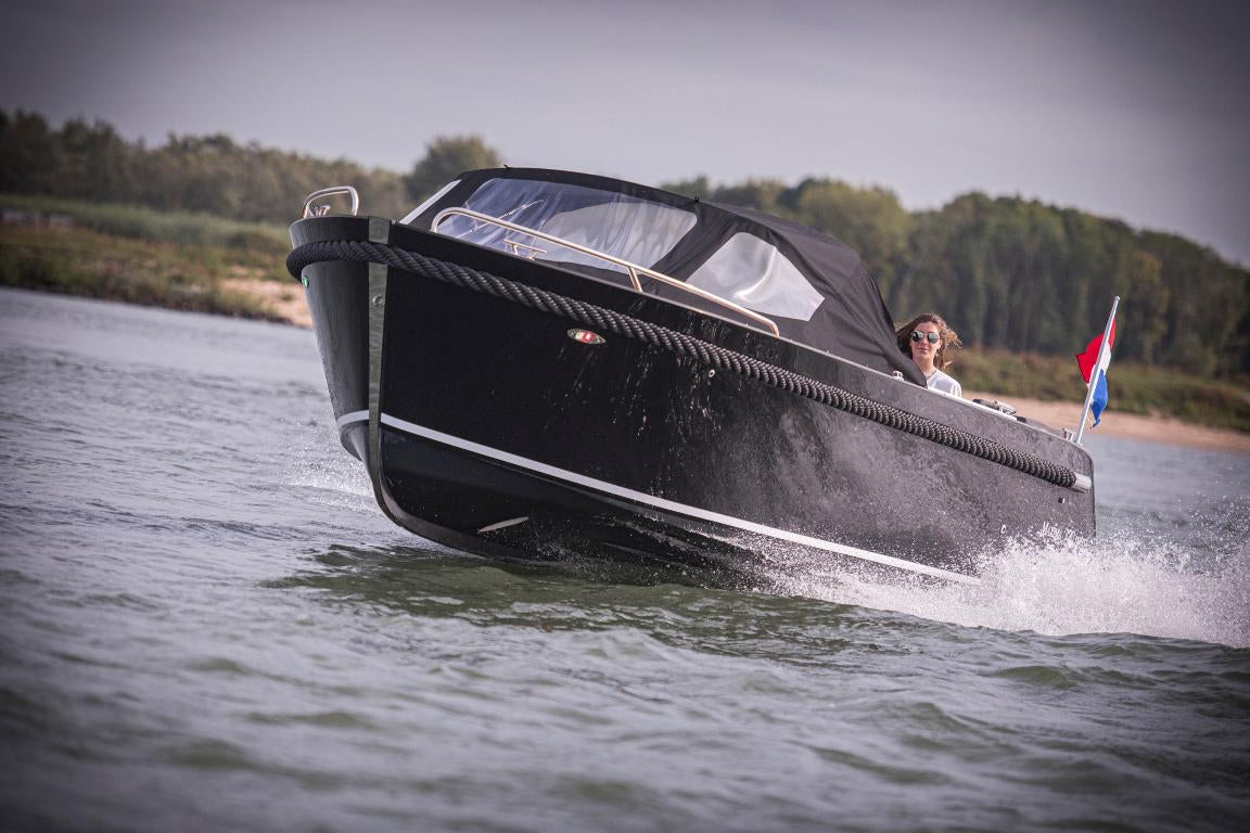 The Maxima 720 Retro - Base Boat Build from