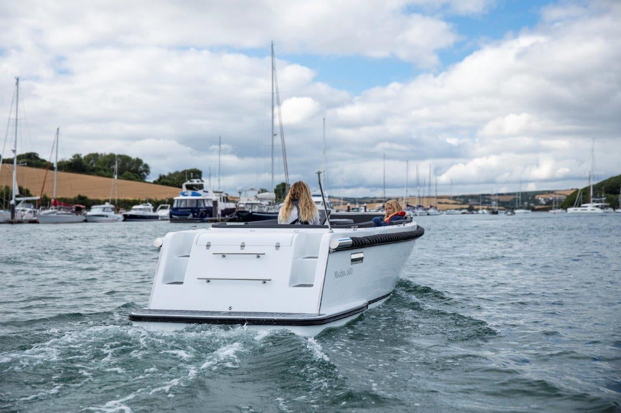 The Maxima 600 - Base Boat Build from