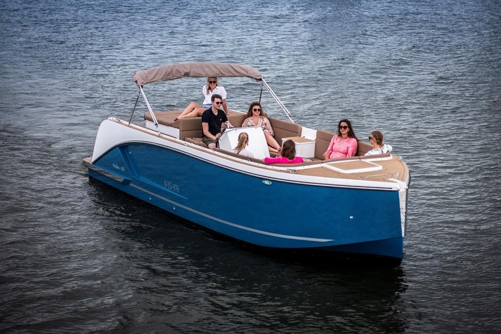 The Maxima 840 - Base Boat Build from